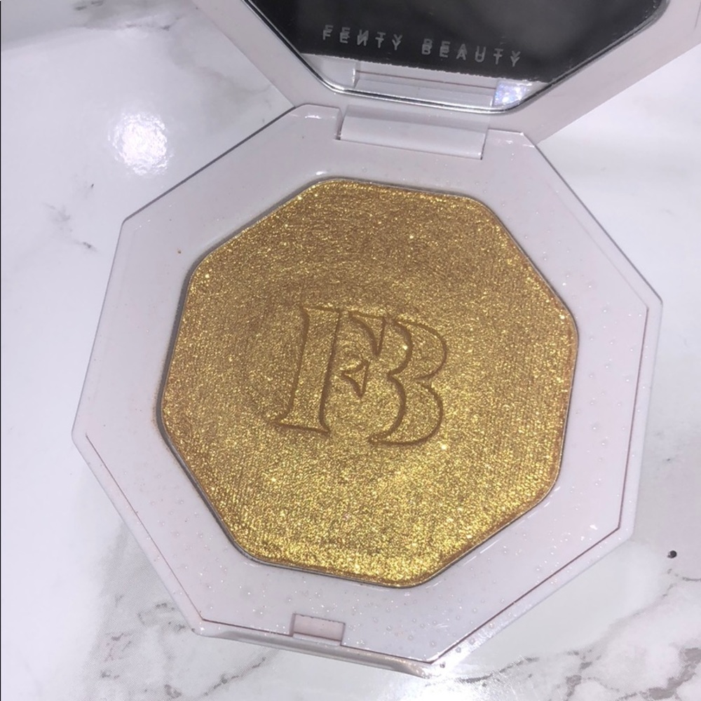 Fenty Beauty Trophy Wife Highlighter